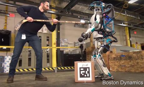Atlas : ce robot humanoïde est capable d’ouvrir des portes et de marcher…. Atlas : ce robot humanoïde est capable d’ouvrir des portes et de marcher….