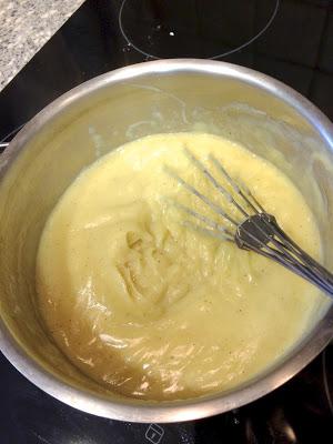 Le Napoléon , le fameux gâteau russe très feuilletté Le Napoléon , le fameux gâteau russe très feuilletté