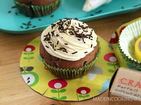 Cupcake chocolat et aux pépites de chocolat - topping crème de coco (sans Œufs ni lait) CupcakeChocoSSlaitnioeufsBLOG8