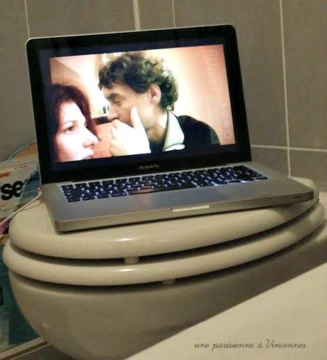 Quand le chat n'est pas là ... la souris a des sentiments partagés mater-un-film-dans-son-bain