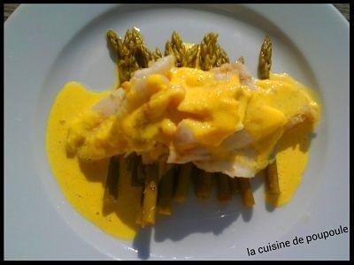Filet de tacaud sur son lit d'asperge vertes et sa crème de lait safrané Filet de tacaud sur son lit d'asperge vertes et sa crème de lait safrané