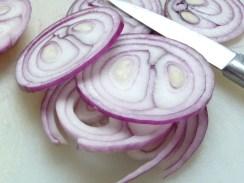 SALADE TURQUE A LA FETA & OIGNONS ROUGES P1260322