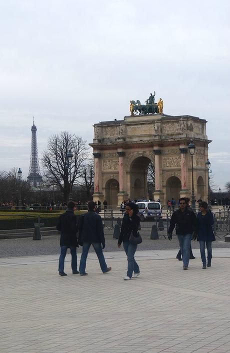 Arc de Triomphe du Carrousel et la Tour Effeil en arrière plan