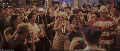 Il était une fois, Big Bang: le Swing à Nakhon Pathom chedi (vidéo) Il était une fois, Big Bang: le Swing à Nakhon Pathom chedi (vidéo)