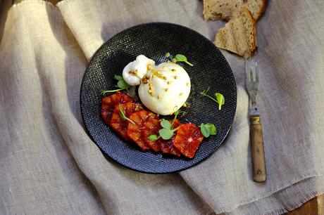 Burrata aux graines de coraindre et orange sanguine burrata , orange sanguine , Ottolenghi , mozzarella