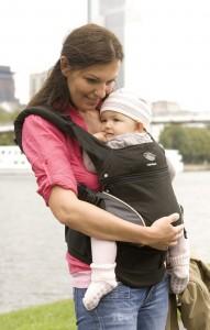 Porte-bébé physiologique: top 6 pour les voyages