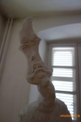 Simone Adou en a-pesanteur Simone Adou en a-pesanteur