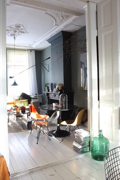 The black light idée deco murs sombres