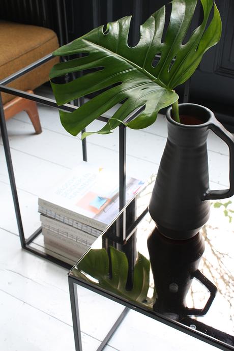 The black light appartement murs noirs