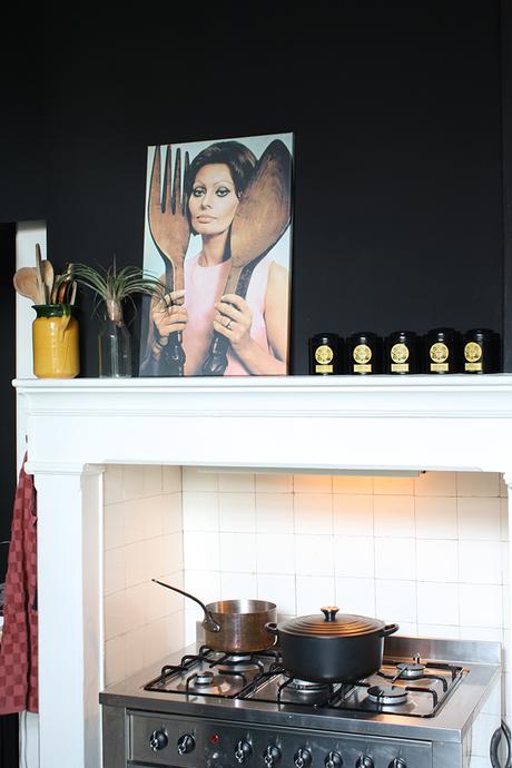 The black light peinture murs noir