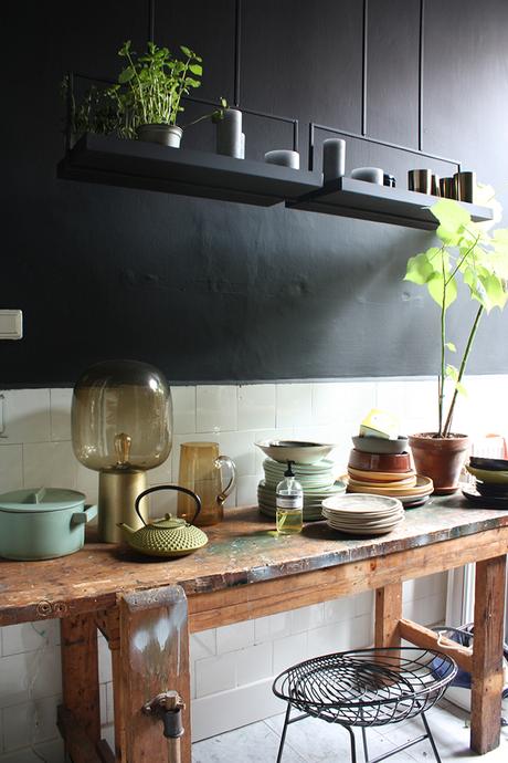 The black light peinture cuisine murs gris fonce