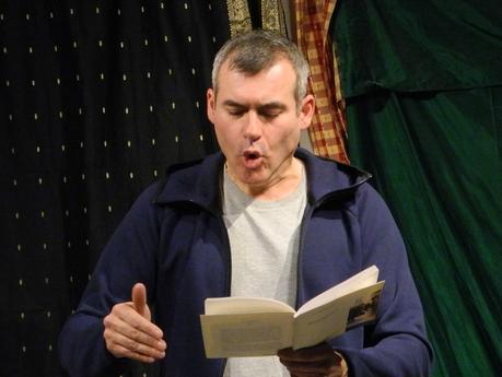 Laurent Colomb a lu « Autochtonies » à la Rencontre poétique chez Tiasci-Paalam, en mars 2016 DSCN3186