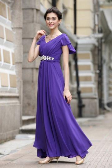 Que disent les couleurs de robes de soirée ? Robe violette soirée encolure V à manche courte