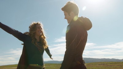 Les critiques // Supergirl : Saison 1. Episode 18. Worlds Finest. Les critiques // Supergirl : Saison 1. Episode 18. Worlds Finest.