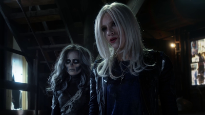 Les critiques // Supergirl : Saison 1. Episode 18. Worlds Finest. Les critiques // Supergirl : Saison 1. Episode 18. Worlds Finest.