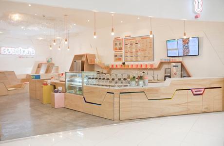 Sweetea, salon de thé et boutique aux Philippines Conseilsdeco-Shaira-Luna-Iris-cantante-Blanc-pastel-bois-salon-the-boutique-Philippines-manille-deco-interiordesign-03