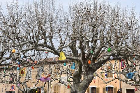 Fête de l’oeuf à Tourtour 12419314_10204928203958475_451183399209313344_o