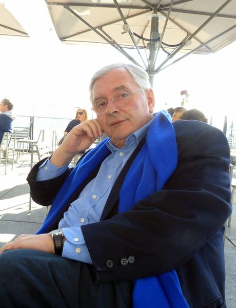 Bon anniversaire ! pensif