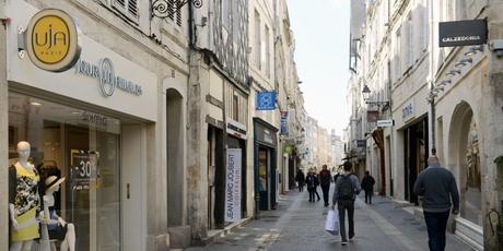 La Rochelle : les vraies raisons du malaise des commerçants en centre-ville En centre-ville, des commerces proches du Vieux Port piéton, ici rue du Temple, souffrent d’une perte d’attractivité au profit d’autres zones comme celle du marché central.