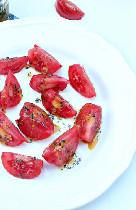 Tomates Marmandes à la vinaigrette au basilic et au miel de romarin ... tout bonnement !!