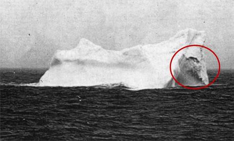 L'iceberg ayant coulé le Titanic et la marque de l'impact