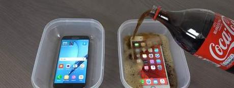 Galaxy S7 Vs iPhone 6S, le test de l'immersion dans du Coca + 10 h de congélateur