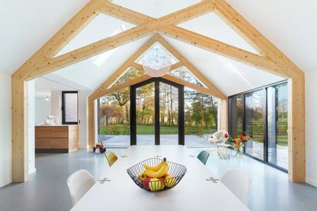 Une grange rénovée et transformée en extension Rénovation d'une grange aux Pays-Bas par le Bureau Fraai