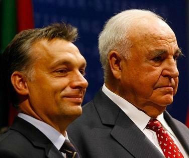 Viktor Orban soutenu par Helmut Kohl ?