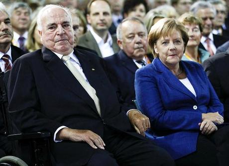 Viktor Orban soutenu par Helmut Kohl ?
