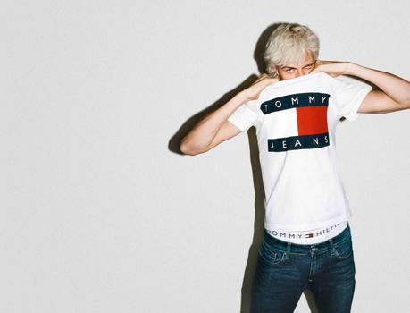 Back to the 90′s avec Tommy Hilfiger Tommy-Hilfiger-2016-Tommy-Jeans-Campaign-Lucky-Blue-Smith-campaign-folkr-03