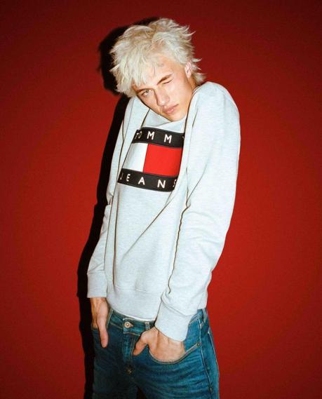 Back to the 90′s avec Tommy Hilfiger Tommy-Hilfiger-2016-Tommy-Jeans-Campaign-Lucky-Blue-Smith-campaign-folkr-01