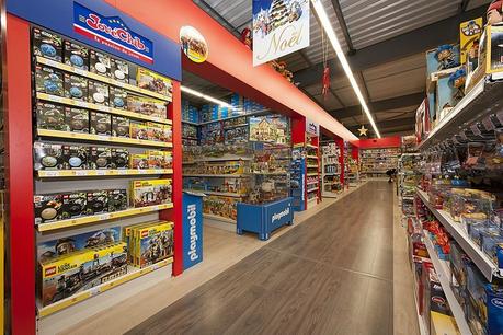 Plus proche que le proche crwbfggv-tete-de-gondole-magasin-de-jouet