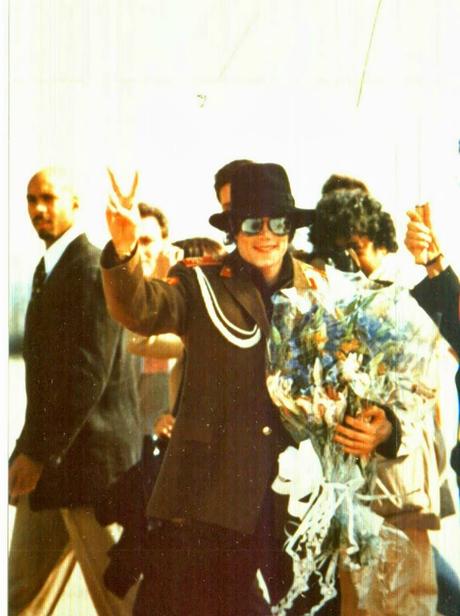 Michael Jackson visits Zaragoza Spain 1996 (4) (1)