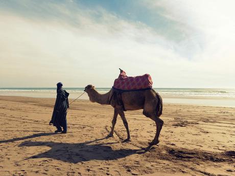 Seule sur le sable... Seule sur le sable...