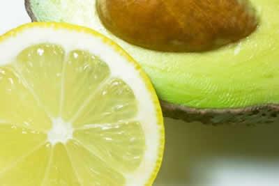 Avocat : ses bienfaits pour la santé, peau et cheveux avocat cheveux