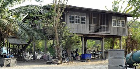 L'architecture dans l'Isan, ou l'art de ne pas pisser par la fenêtre L'architecture dans l'Isan, ou l'art de ne pas pisser par la fenêtre