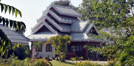 L'architecture dans l'Isan, ou l'art de ne pas pisser par la fenêtre L'architecture dans l'Isan, ou l'art de ne pas pisser par la fenêtre