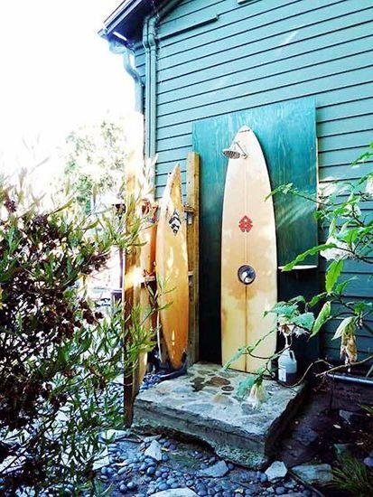 10 idées originales pour recycler sa planche de surf usagée !