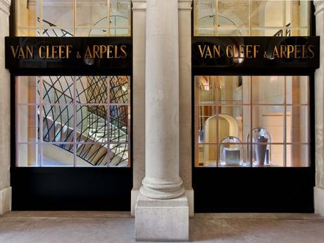 Patrick Jouin & Sanjit Manku signent la nouvelle adresse de la boutique Van Cleef & Arpels au 20  Place Vendôme.