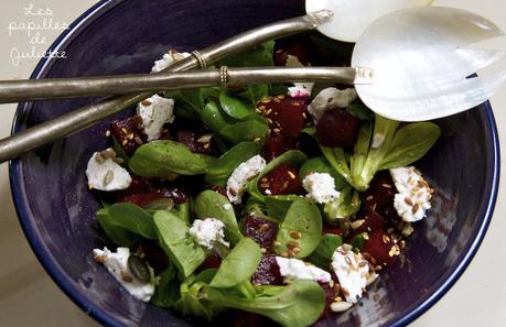 ▲ Salade de mâche au chèvre frais, betterave et sauce au miel ▲ ▲ Salade de mâche au chèvre frais, betterave et sauce au miel ▲