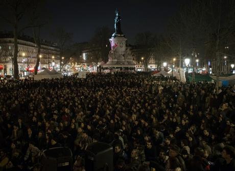 Loi travail DEBOUT, devant les permanences des députés.lundi 2 mai 2016 à 19h Afficher l'image d'origine