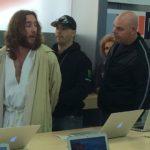 Insolite : un homme déguisé en « Jésus » arrêté dans un Apple Store homme-jesus-apple-store