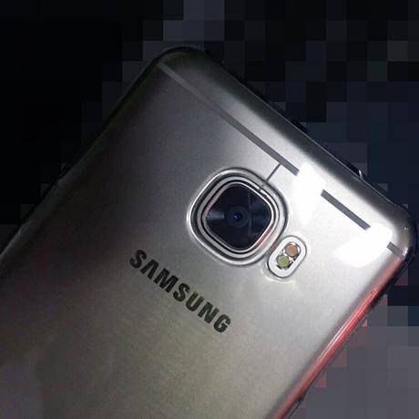 Serait-ce le Samsung Galaxy C5 ? Serait-ce le Samsung Galaxy C5 ?