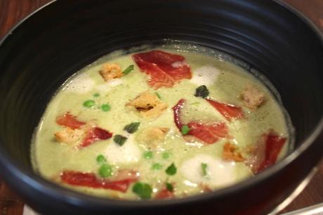 Velouté aux cosses de petits pois © P.Faus Velouté aux cosses de petits pois © P.Faus