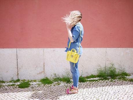 Les Sandales à Pompon Les Sandales à Pompon