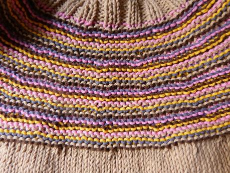 Pull à empiècement rayé multicolore en mousse (taille 8 ans) P1190520