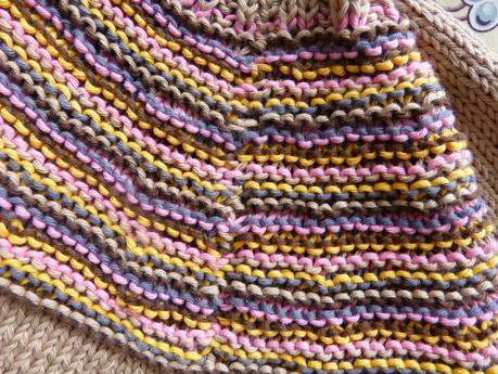 Pull à empiècement rayé multicolore en mousse (taille 8 ans) P1190524