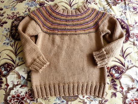 Pull à empiècement rayé multicolore en mousse (taille 8 ans) P1190525