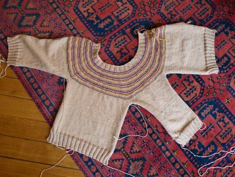 Pull à empiècement rayé multicolore en mousse (taille 8 ans) P1190517