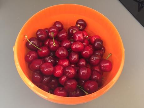 Les cerises sont arrivées Les cerises sont arrivées